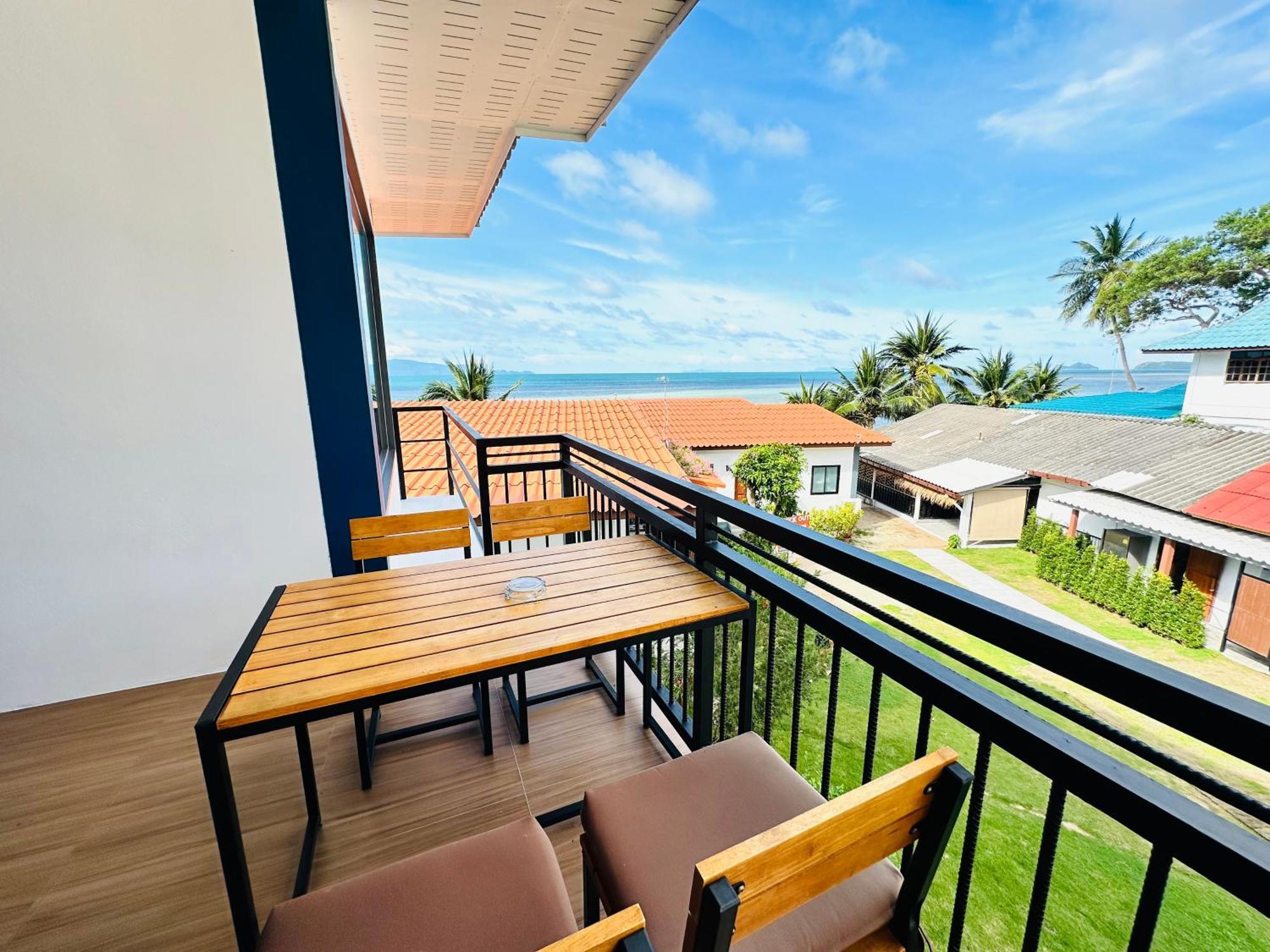 The Scenery Beach Resort Baan Khai Екстериор снимка