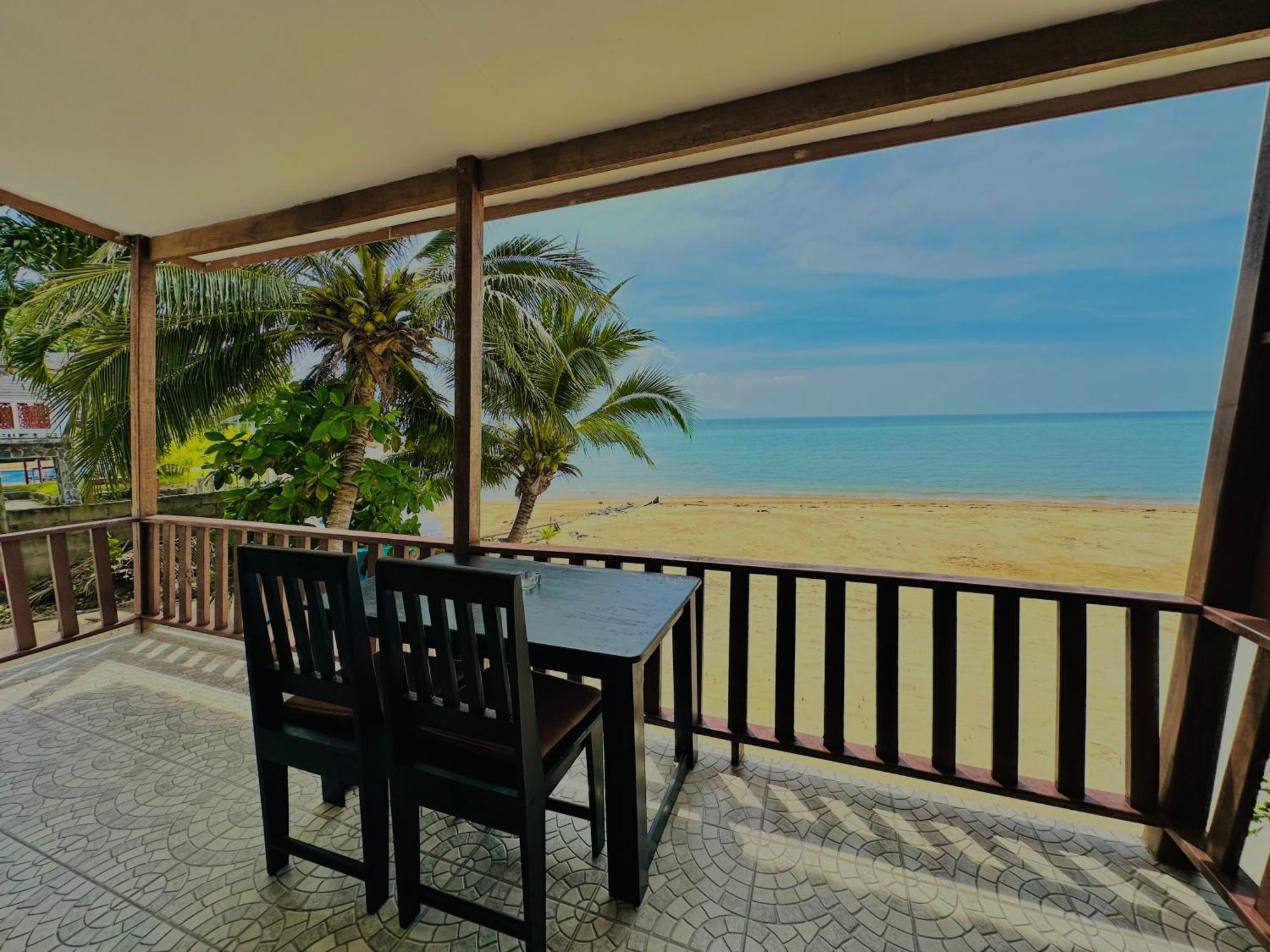 The Scenery Beach Resort Baan Khai Екстериор снимка