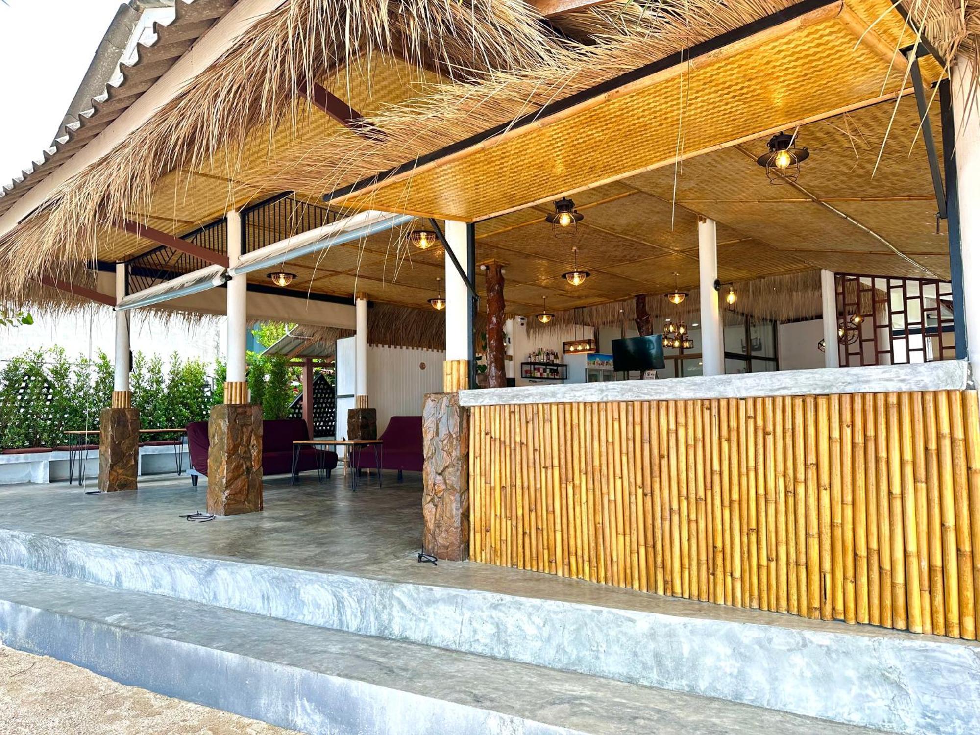 The Scenery Beach Resort Baan Khai Екстериор снимка