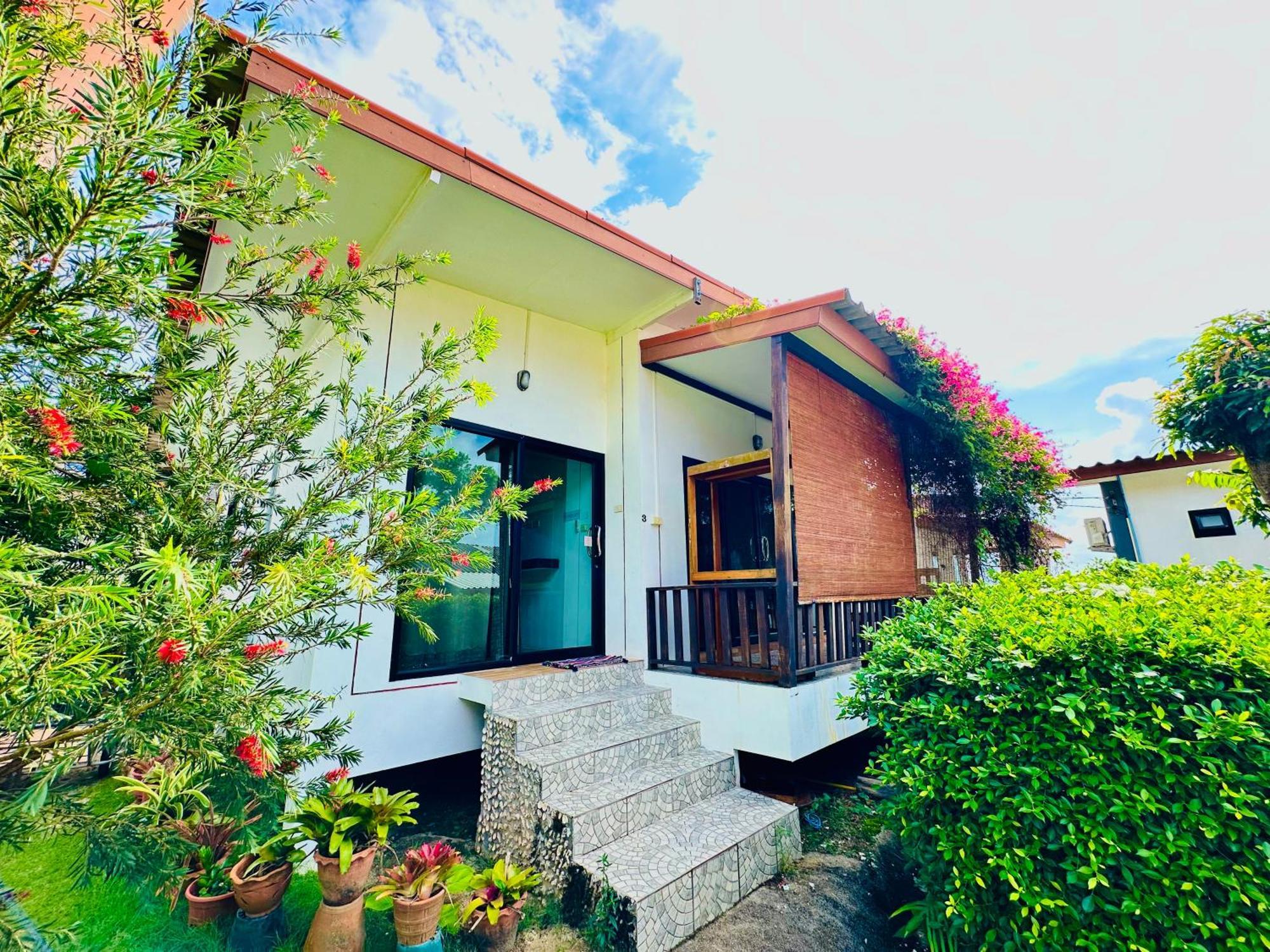 The Scenery Beach Resort Baan Khai Екстериор снимка