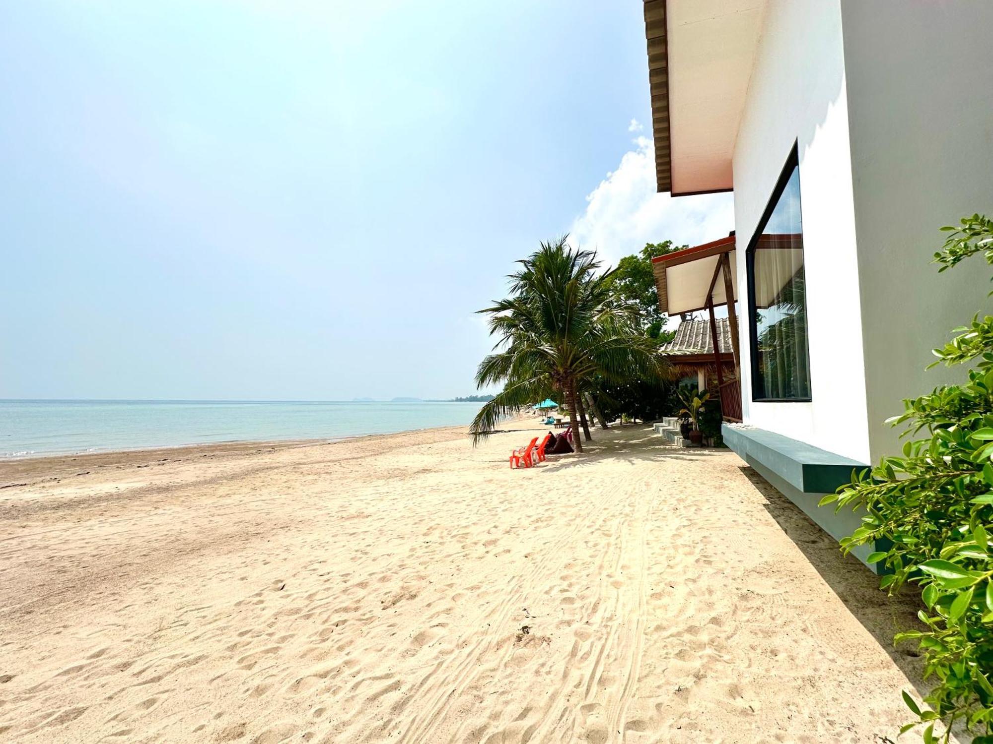 The Scenery Beach Resort Baan Khai Екстериор снимка