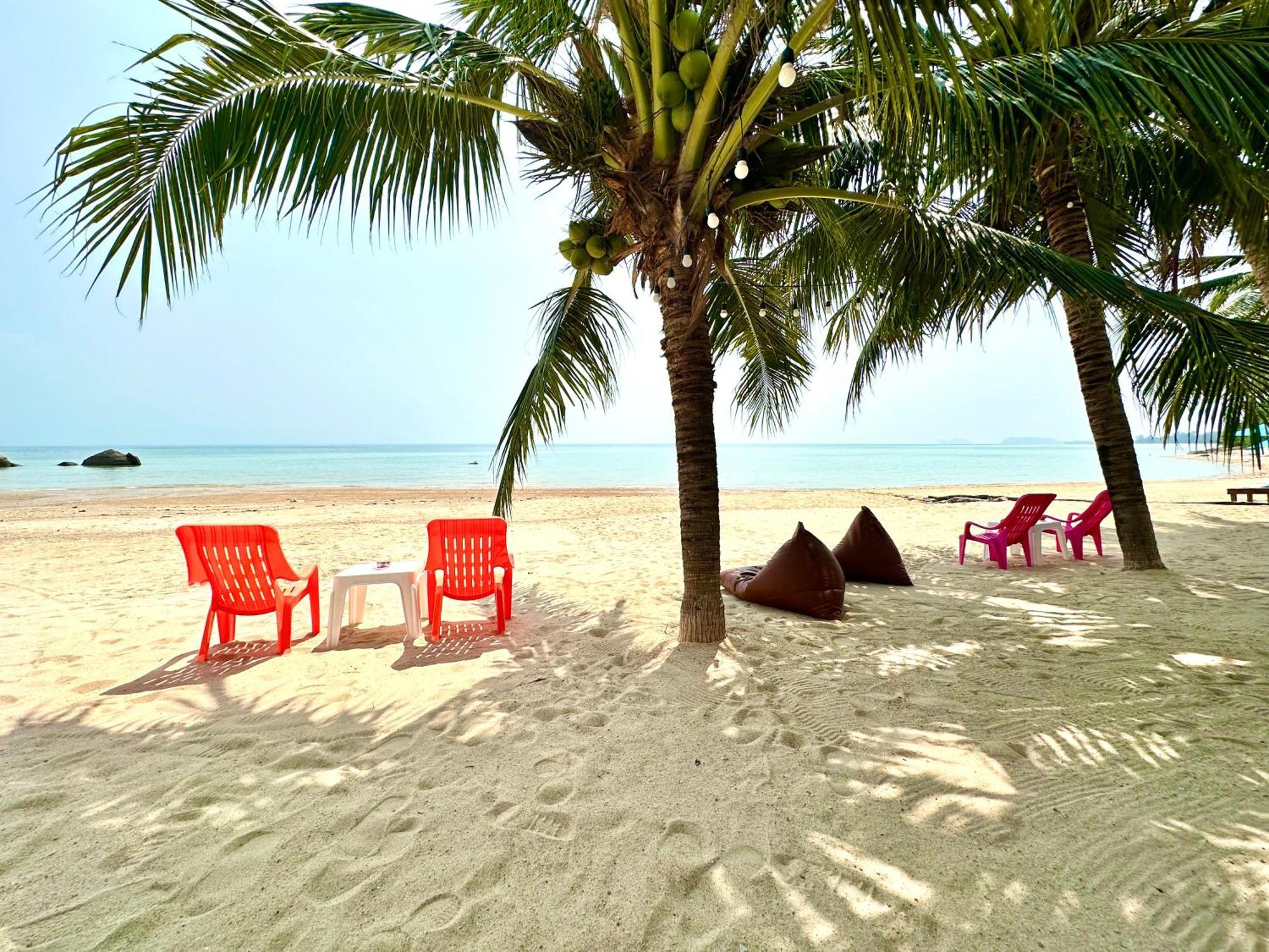 The Scenery Beach Resort Baan Khai Екстериор снимка