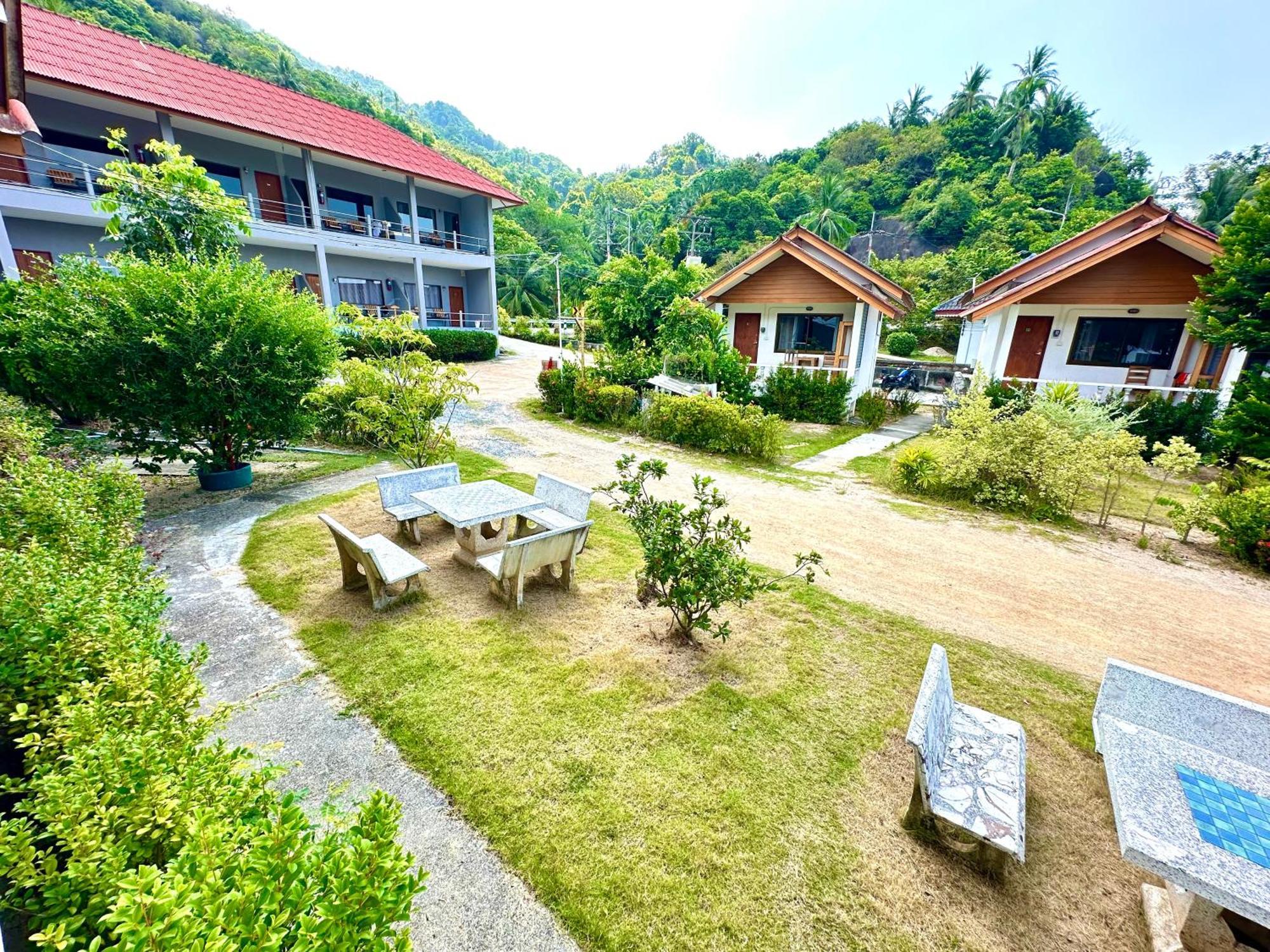 The Scenery Beach Resort Baan Khai Екстериор снимка